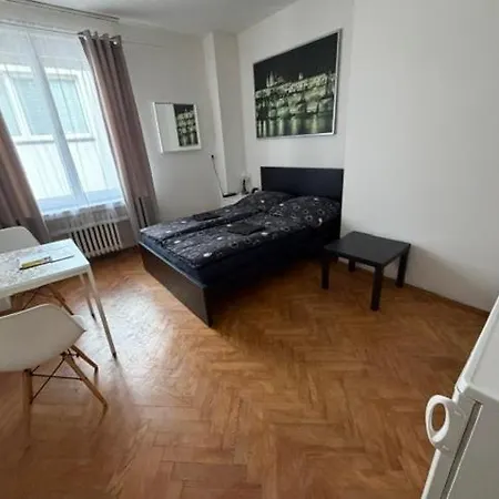 Central Apartment Room منزل للإقامة *